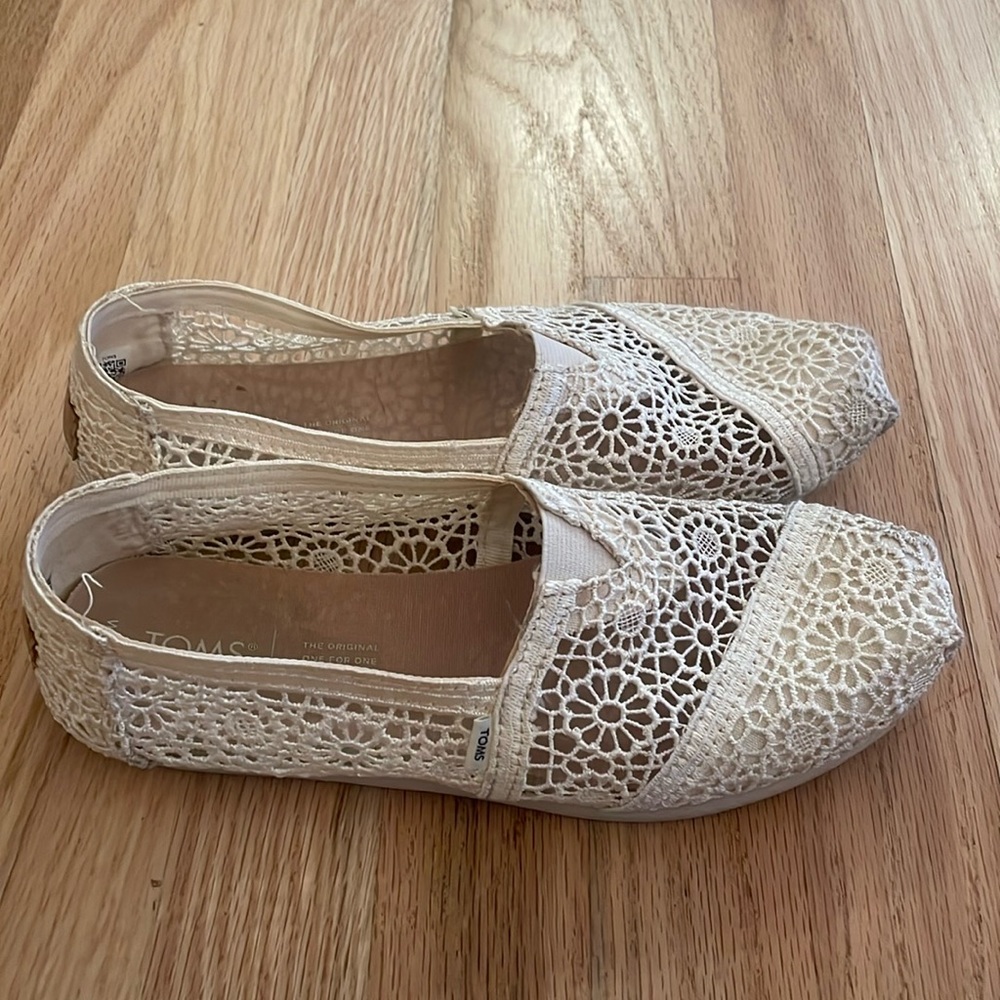 Toms lace slip ons size 7.5 women’s